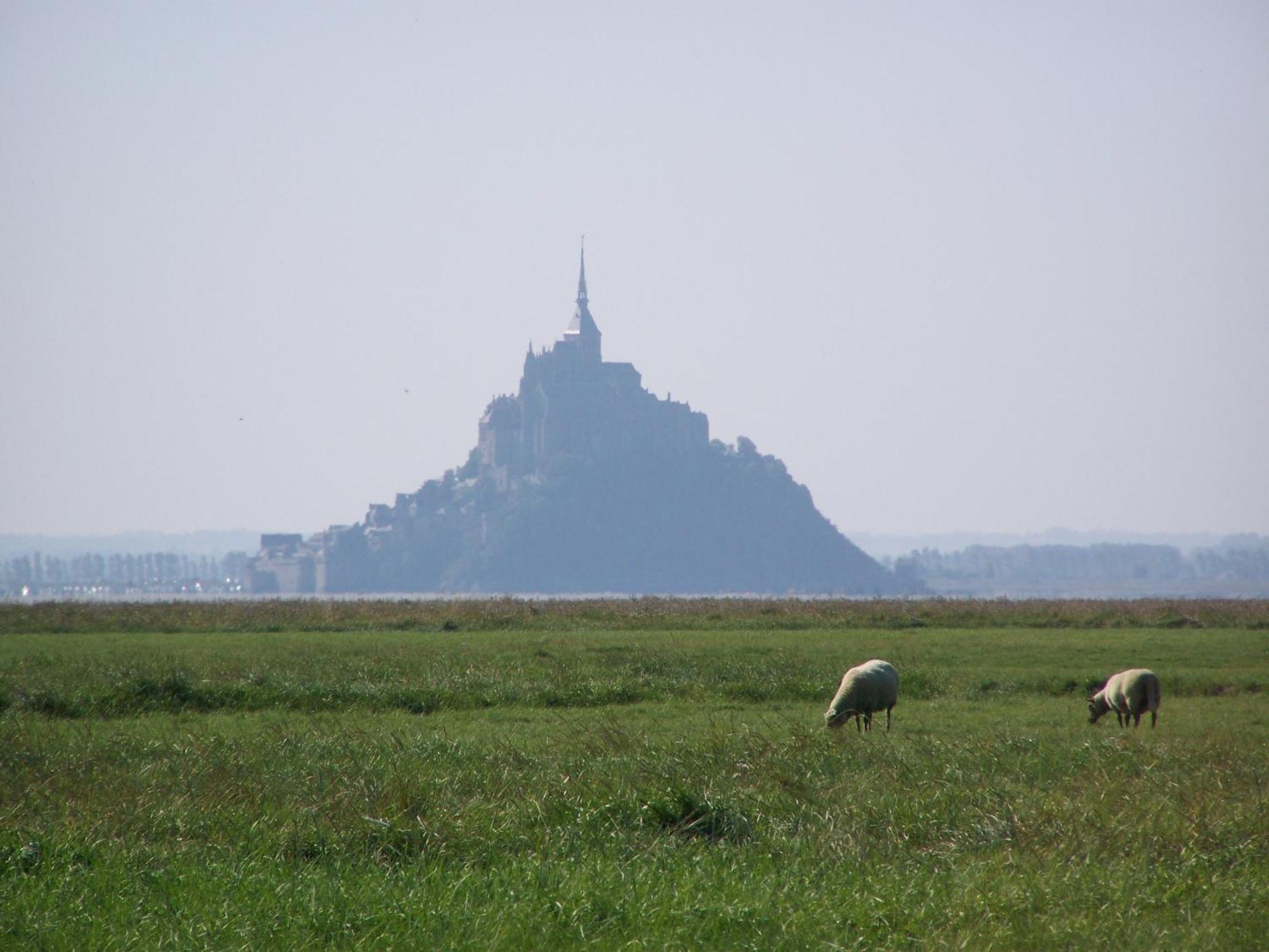 Charmante Maison De Pecheur En Baie Du Mont Saint Michel Genêts Exterior foto